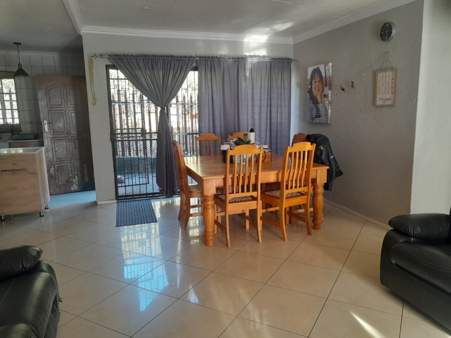 3 Bedroom Property for Sale in Safari Gardens North West
